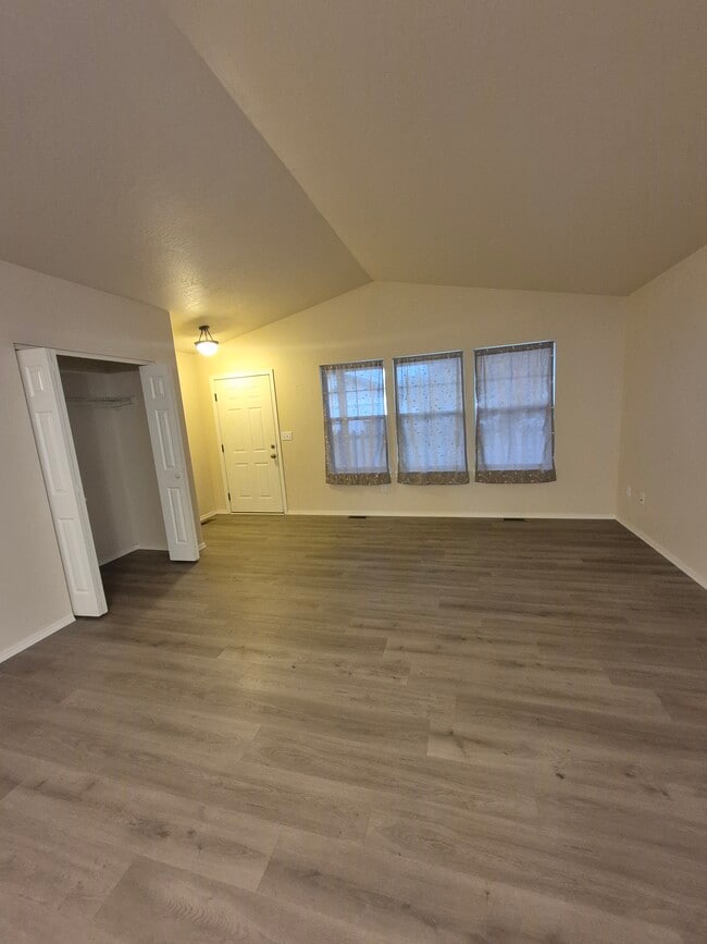 4418 E Vantage Ln in Spokane, WA - Building Photo - Building Photo