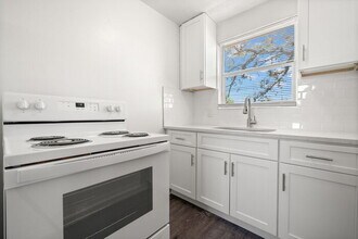 1908 43rd St S in St. Petersburg, FL - Building Photo - Building Photo