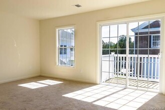 46 Islip Ave in Islip, NY - Building Photo - Building Photo