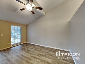16013 Woodpine Dr in Tampa, FL - Building Photo - Building Photo