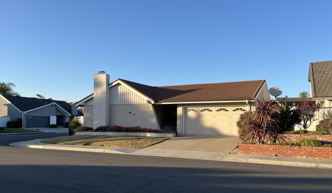 9311 Flicker Ave in Fountain Valley, CA - Foto de edificio - Building Photo