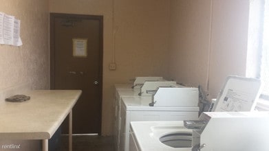 402 Lakeside Dr in Margate, FL - Building Photo - Building Photo