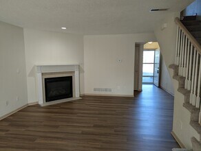 203 W Nicholas Dr, Unit C in Lone Jack, MO - Building Photo - Building Photo