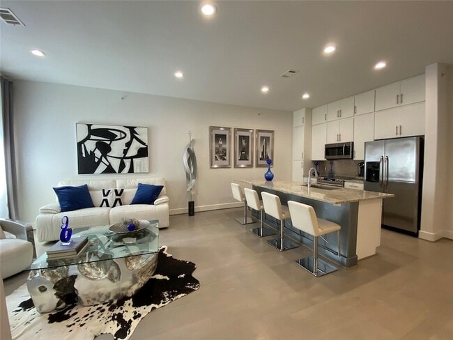 property at 1901 Post Oak Blvd