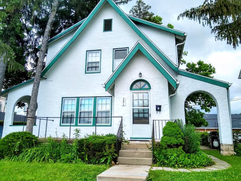 321 S Eagleson Ave in Bloomington, IN - Building Photo