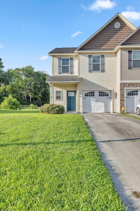 301 Winstead Lp in Richlands, NC - Building Photo