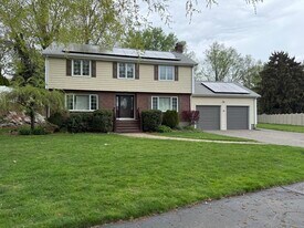 78 Rosewood Dr in Waltham, MA - Building Photo