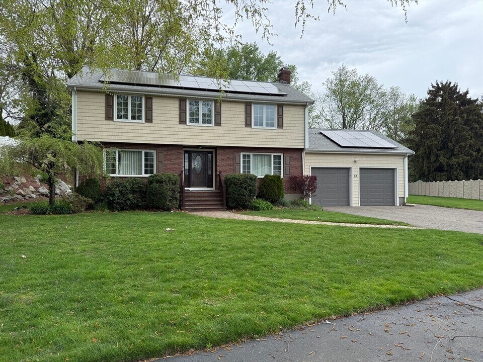 78 Rosewood Dr in Waltham, MA - Building Photo