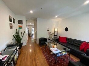 1327 Belmont St NW, Unit #1 in Washington, DC - Foto de edificio - Building Photo