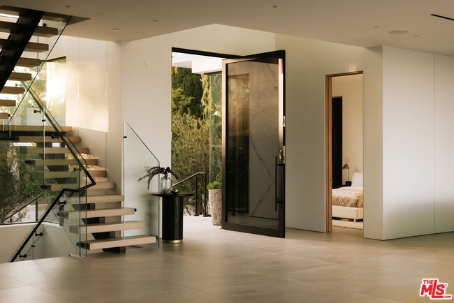 2180 Stradella Rd in Los Angeles, CA - Building Photo - Building Photo