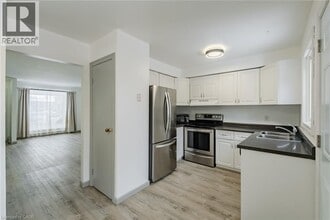 392 Springbank Ave N in Woodstock, ON - Building Photo - Building Photo