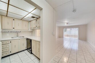 4848 NW 24th Ct in Lauderdale Lakes, FL - Foto de edificio - Building Photo