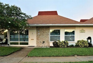 4334 Tahitian Gardens Cir in Holiday, FL - Building Photo