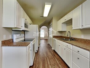 130 Parkview Rd in Savannah, GA - Foto de edificio - Building Photo