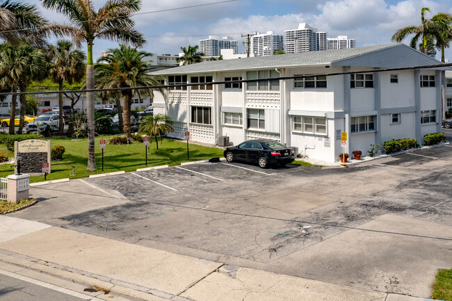 Ambassador North in Hallandale Beach, FL - Building Photo - Building Photo