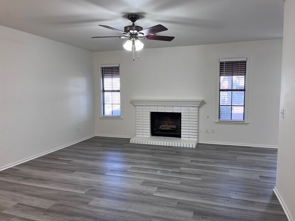 6665 Tropicana Ave in Las Vegas, NV - Building Photo