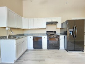 21 Jefferson St, Unit 3 in Old Town, ME - Building Photo