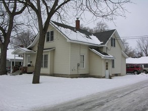 1017-1021 E Broadway St in Mt. Pleasant, MI - Foto de edificio - Building Photo