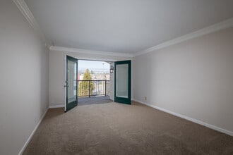 Regency Park Apartments in Clarksville, TN - Building Photo - Interior Photo
