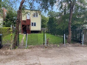 7940 S Kingston Ave, Unit 2 in Chicago, IL - Building Photo - Building Photo