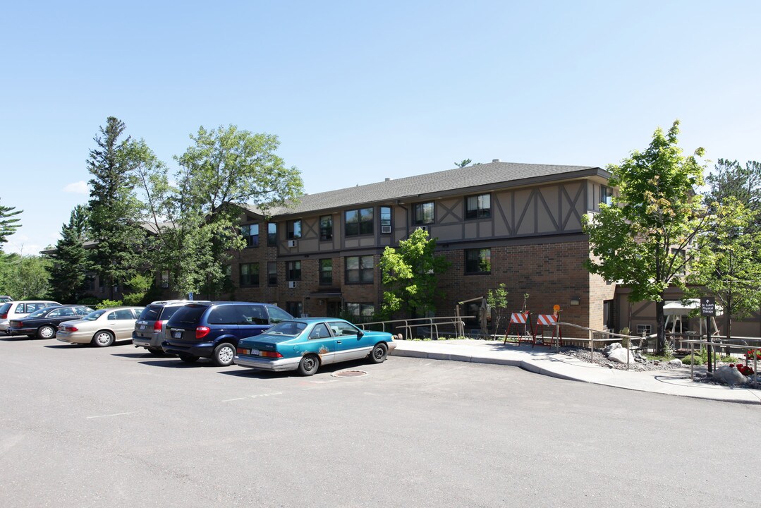 Mount Royal Pines Apartments in Duluth, MN - Building Photo