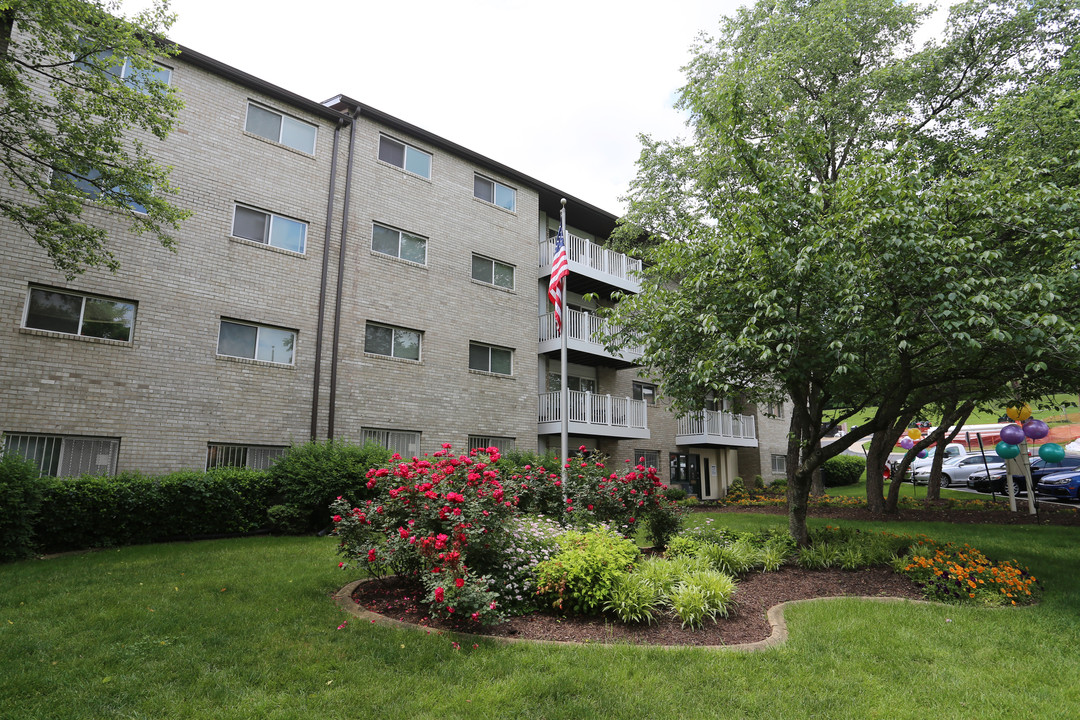 Fox Hills North in Oxon Hill, MD - Building Photo