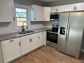 123 S Sam Davis Ave, Unit 2 in Pulaski, TN - Building Photo