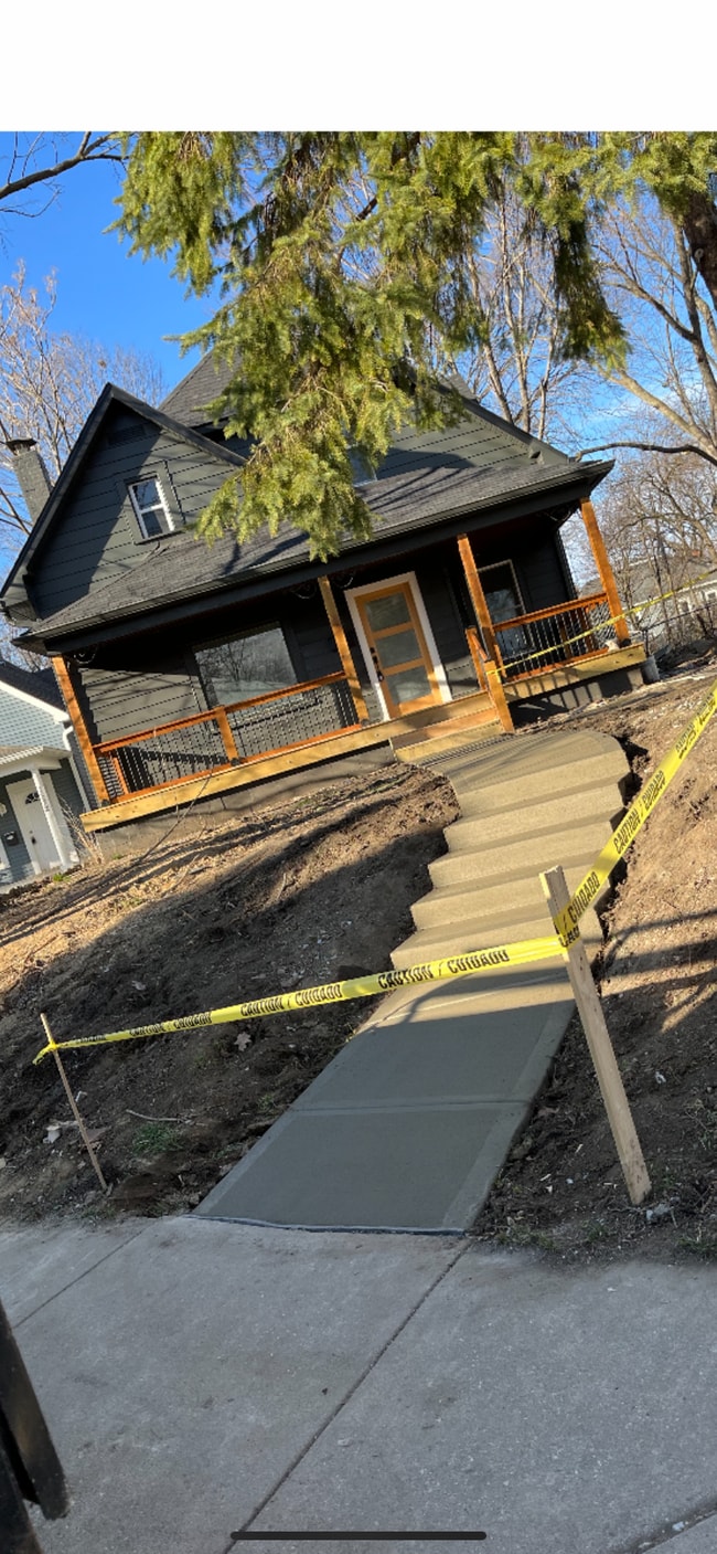 property at 1826 Commerce Ave