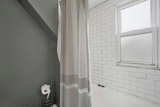 1625 W Hollywood Ave, Unit 3 in Chicago, IL - Building Photo - Building Photo