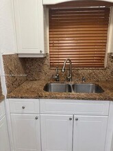 8820 Fontainebleau Blvd in Miami, FL - Building Photo - Building Photo