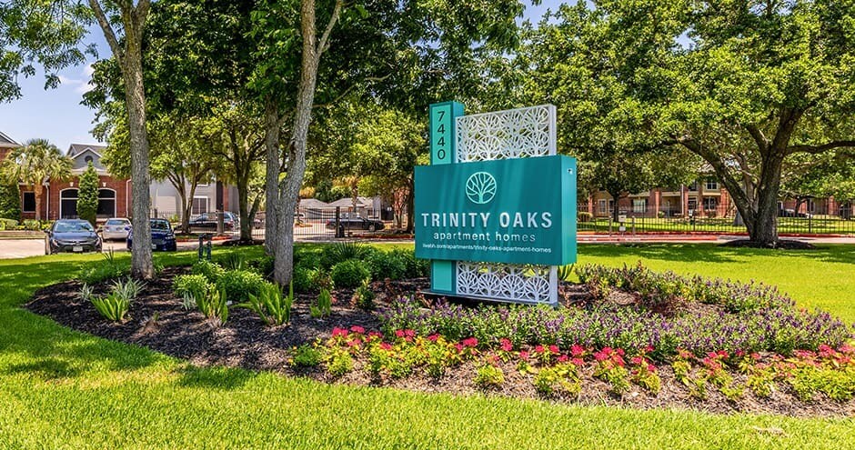 Trinity Oaks Apartment Homes in Hitchcock, TX - Building Photo