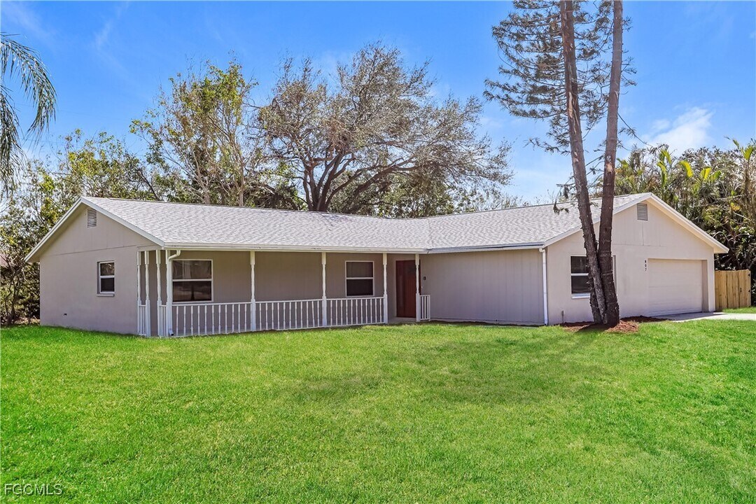 807 Indus Rd in Venice, FL - Building Photo