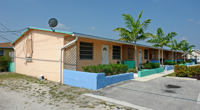 920 N J St in Lake Worth, FL - Foto de edificio - Building Photo