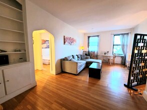 1056 Beacon St in Brookline, MA - Building Photo - Building Photo