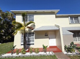 19356 SW 103rd Ct in Cutler Bay, FL - Building Photo