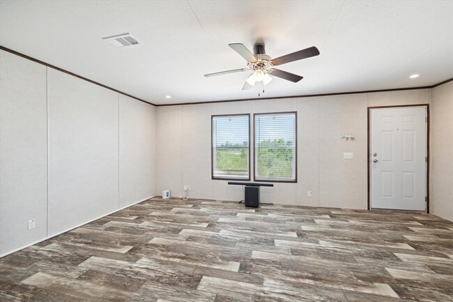 1264 Rd 5735 in Cleveland, TX - Building Photo - Building Photo