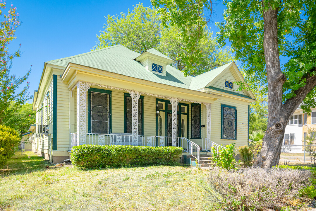 302 Florida St in San Antonio, TX - Building Photo