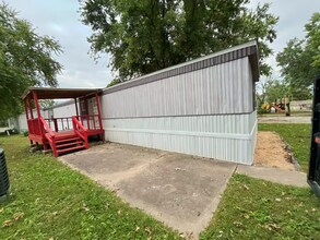777 E Yerby St in Marshall, MO - Building Photo - Building Photo
