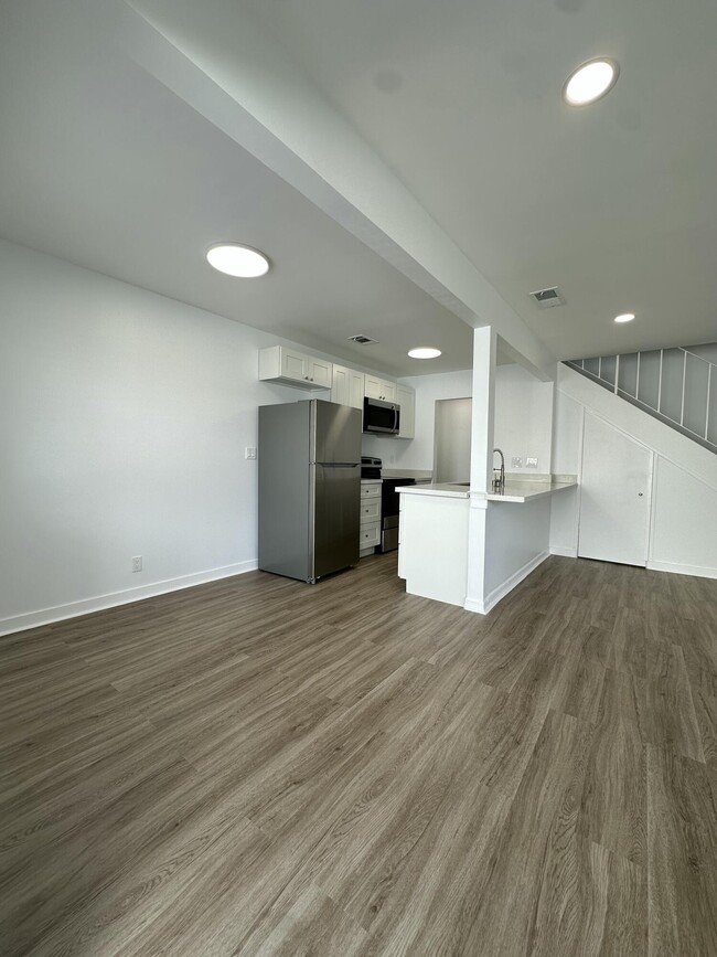 103 E Tiffany Dr in West Palm Beach, FL - Building Photo - Building Photo