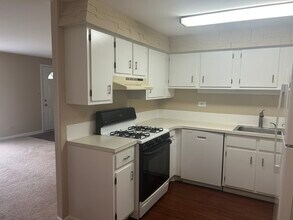 322 Whidah Ct in Schaumburg, IL - Building Photo - Building Photo