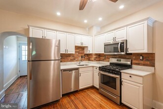 4562 Silverwood St in Philadelphia, PA - Foto de edificio - Building Photo