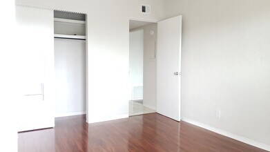2454 Australia Way E in Clearwater, FL - Building Photo - Building Photo