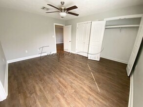 193 Gilmore Rd in Moss Bluff, LA - Building Photo - Building Photo