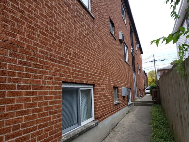 2044 Mills Ave-Unit -12 in Norwood, OH - Building Photo - Building Photo