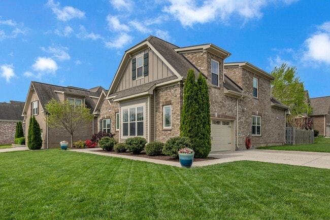 1025 Rudder Dr in Spring Hill, TN - Building Photo - Building Photo