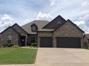 5804 S 66th St in Cave Springs, AR - Building Photo - Building Photo