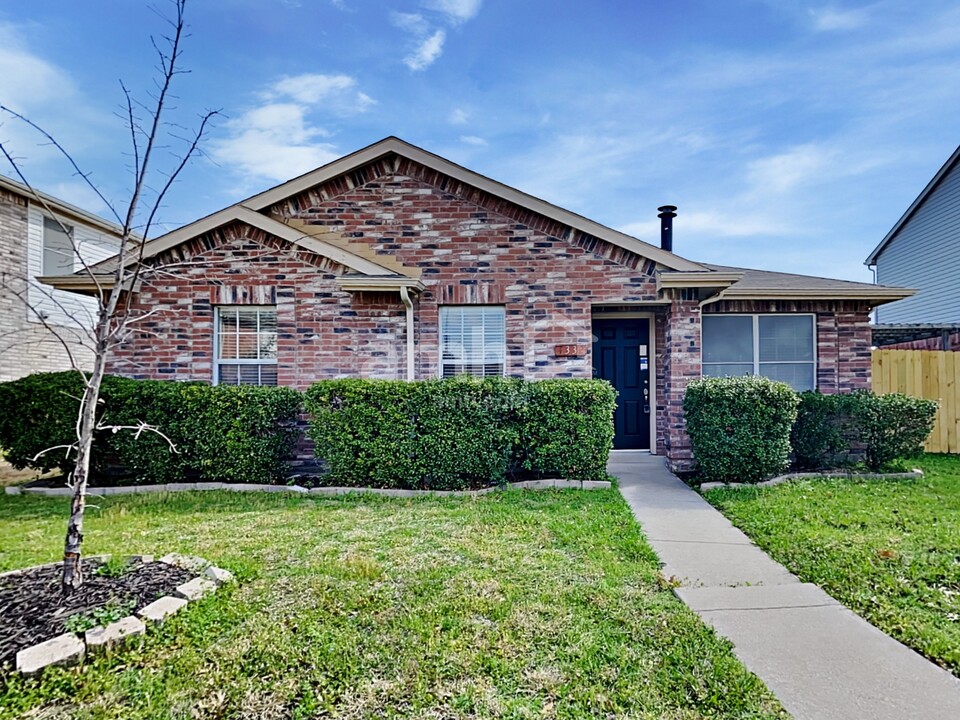 4332 Mesa Dr in Carrollton, TX - Foto de edificio