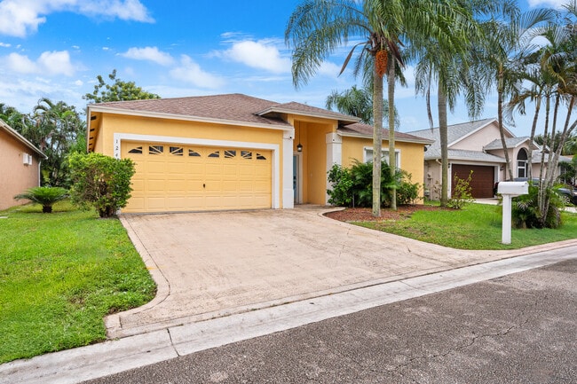 1242 Olympic Cir in Greenacres, FL - Building Photo - Building Photo