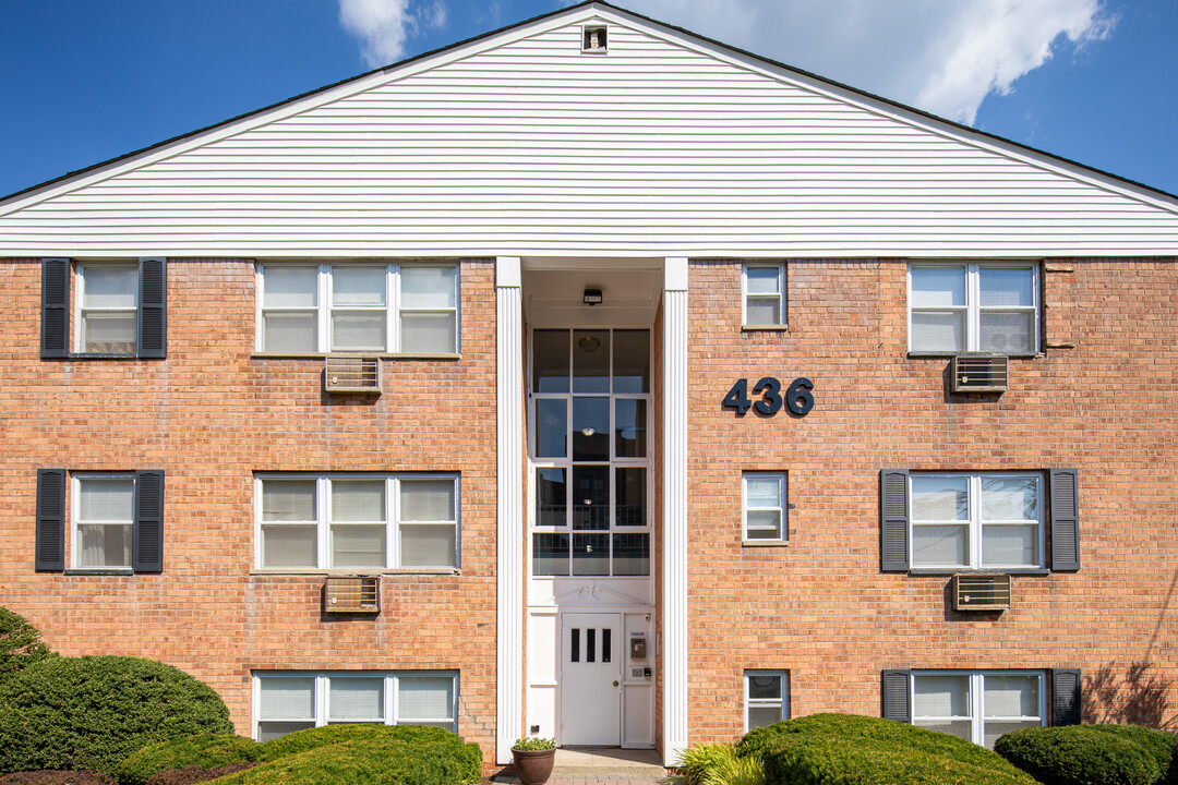 Lincoln Gardens in Orange, NJ - Building Photo