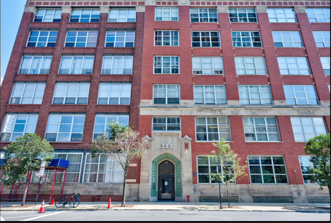 333 S Desplaines St, Unit 706 in Chicago, IL - Building Photo